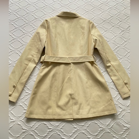 Kittenish - NWT! Cream Faux Leather Belted Trench Coat - Picture 10 of 15